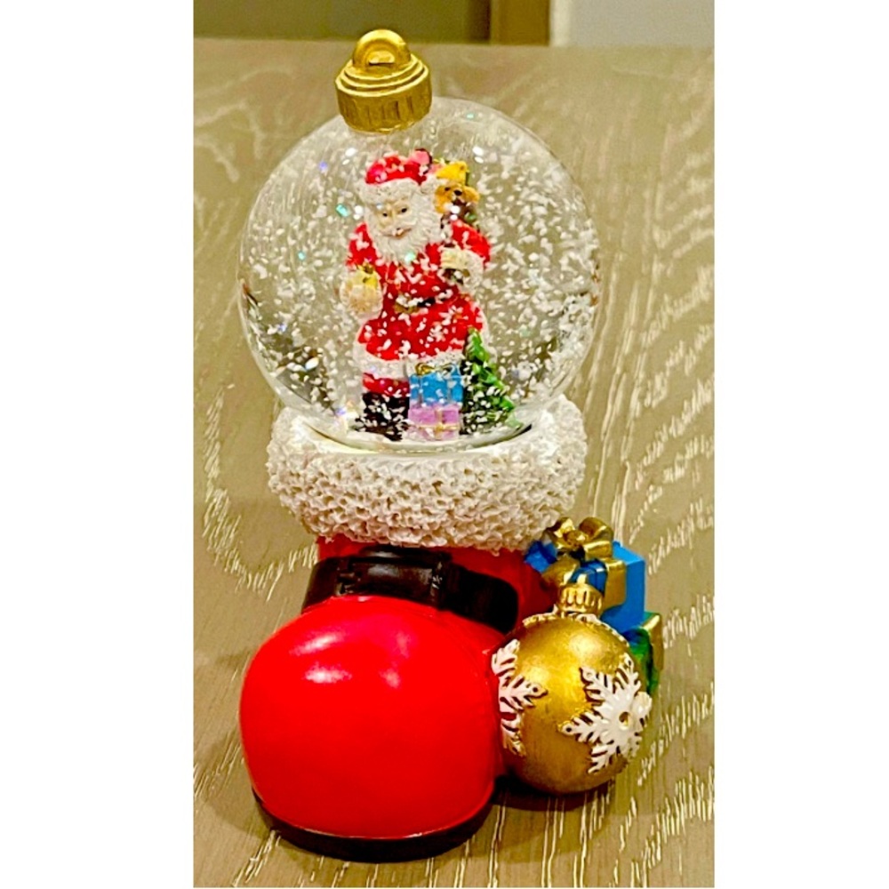 NEW Christmas Snow globe, Santa carrying sack of toys, water globe sits on Santa